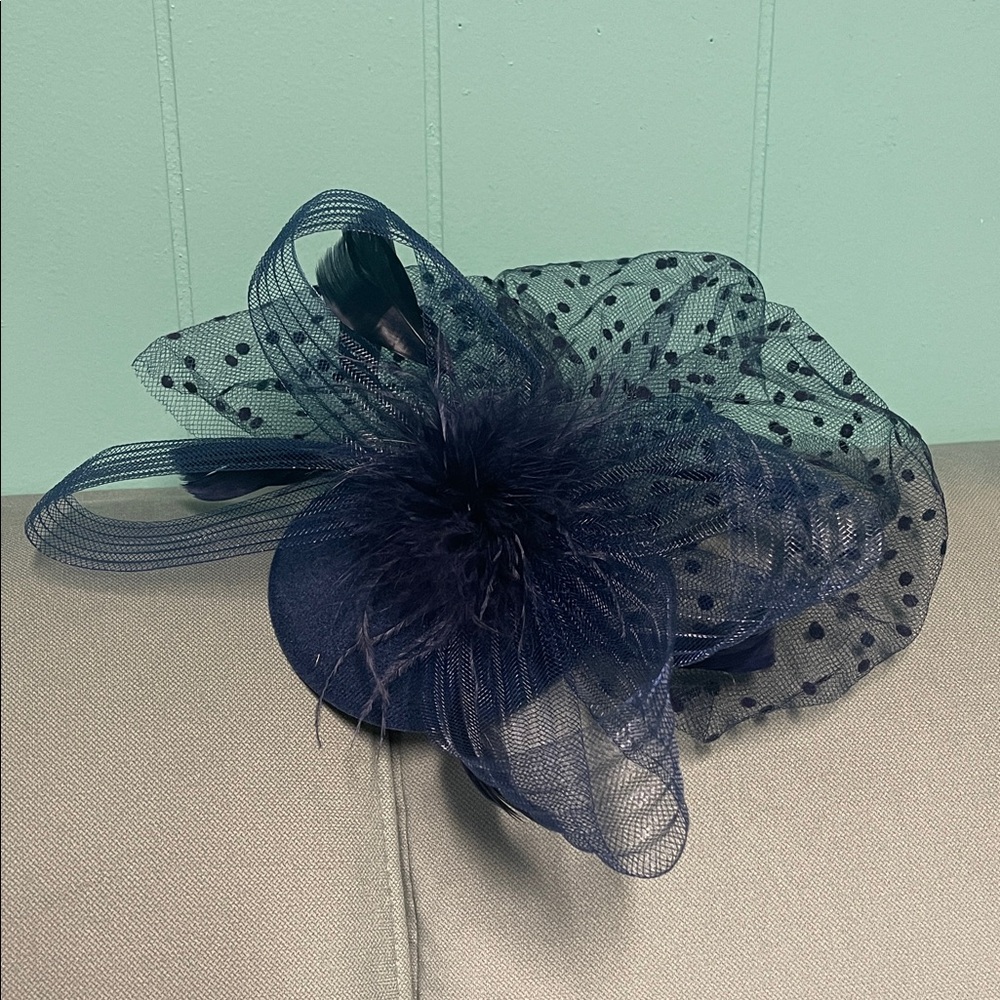 BNWT NAVY BLUE FASCINATOR WITH FEATHERS & POLKA DOT VEIL & ORGANZA RIBBONS - Picture 7 of 8